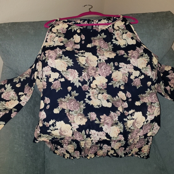 Cold shoulder blouse - Picture 3 of 3